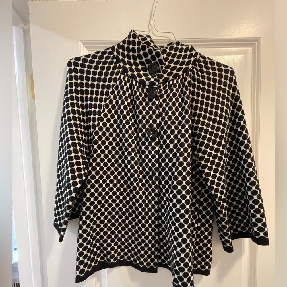 Chicos black and white swing cardigan size 0
